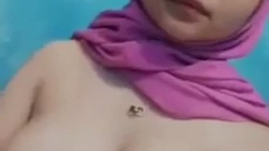 Pap Member Jilbab Rara Tocil.mp4