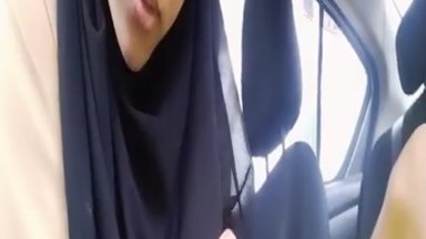 Ajarin_Pacar_Jilbab_Lugu_ngocok_dimobil.mp4