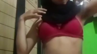 Dede_Emesh_Jilbab_buat_Skandal.mp4