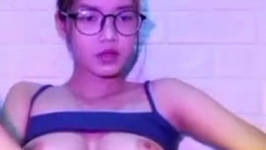 Farah Mahasiswi Kacamata Cantik Main Dildo