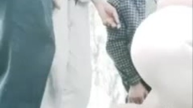 Di gangbang kakek2 genit di hutan