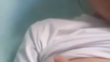 Dede Emes remes2 eh ada susuNya