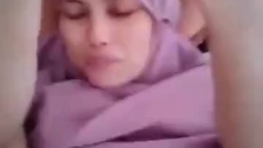 Ukhty Aisyah menikmati disodok ngangkang