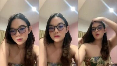 Bokep Indo Dila Cantik Banget Pakai Kacamata Id 59508368 Mango - Bokep Indoh